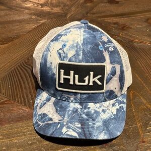Huk Mossy Oak Tie-Dye Blue and White Cap